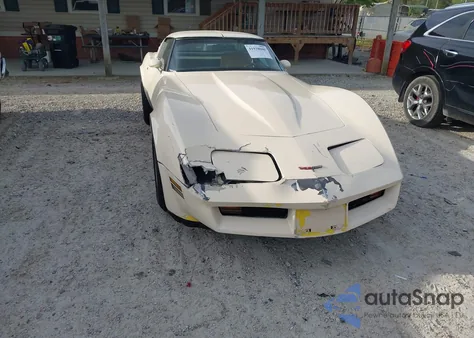 1981 Chevrolet Corvette z USA, uszkodzony, nr VIN 1G1AY8768BS424662
